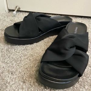 DONALD PLINER Folley slides Size 9 Brand new